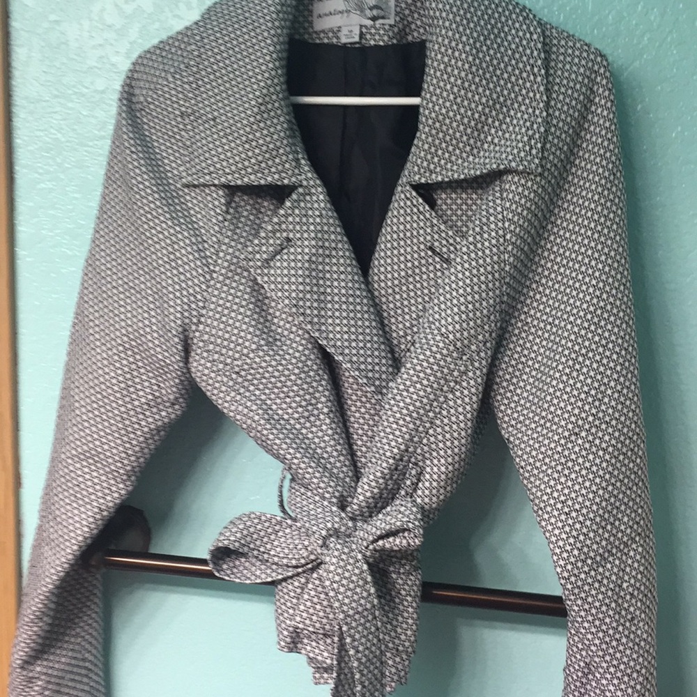Lightweight jacket - Picture 2 of 4